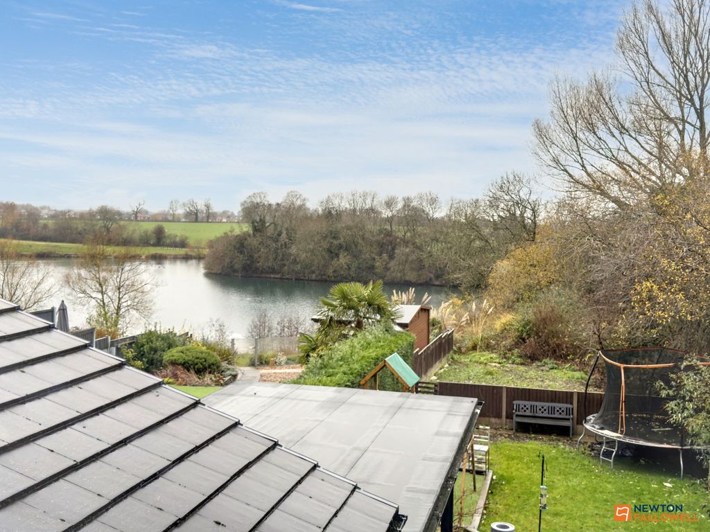 Property photo 2 of 38