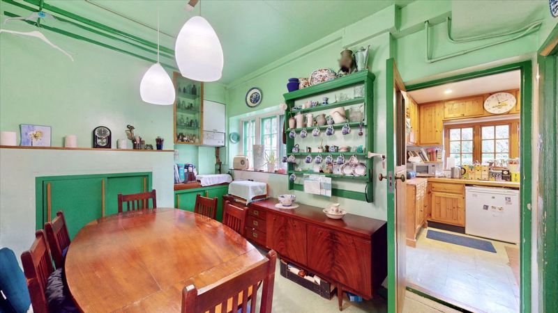 Property photo 3 of 12 Photo 6