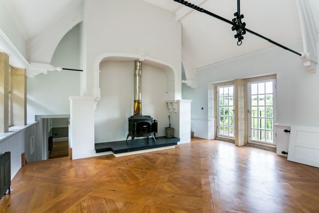 Property photo 2 of 18 Sitting Room