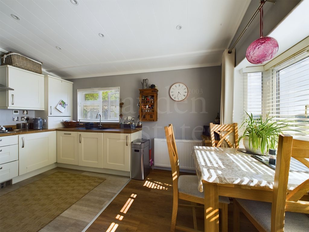 Property photo 2 of 32
