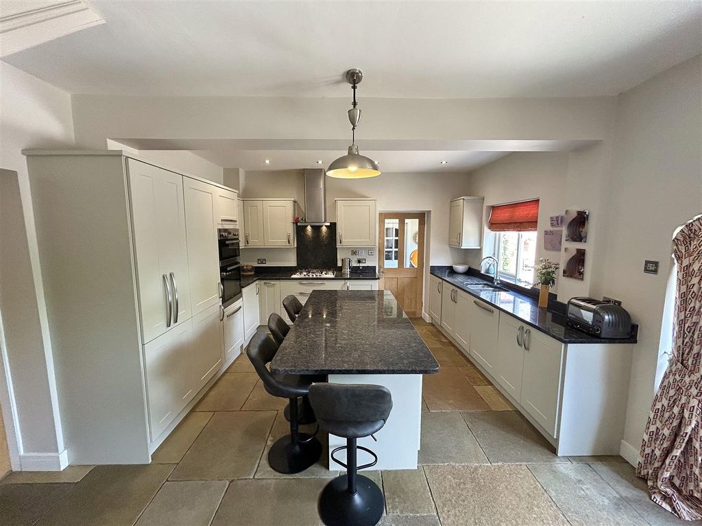 Property photo 2 of 34 Kitchen Diner
