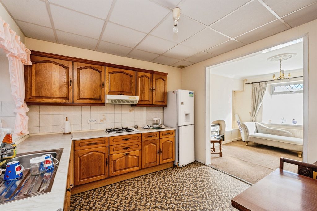 Property photo 2 of 17