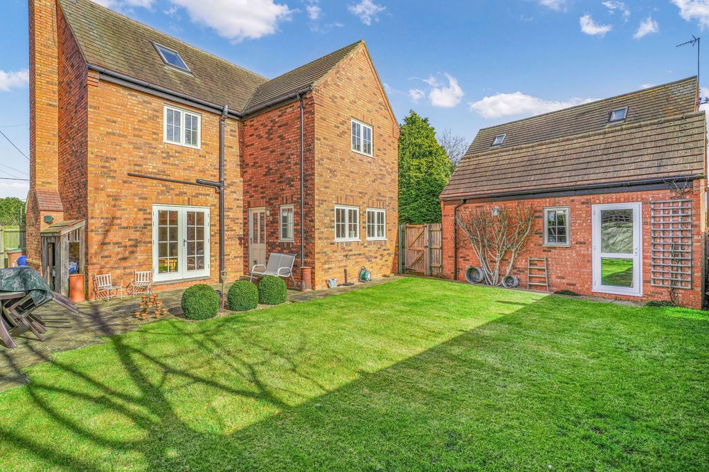 Property photo 2 of 35