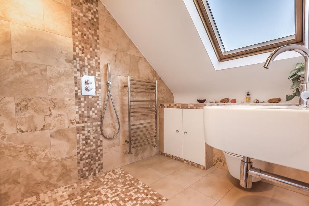 Property photo 3 of 11 Shower Room