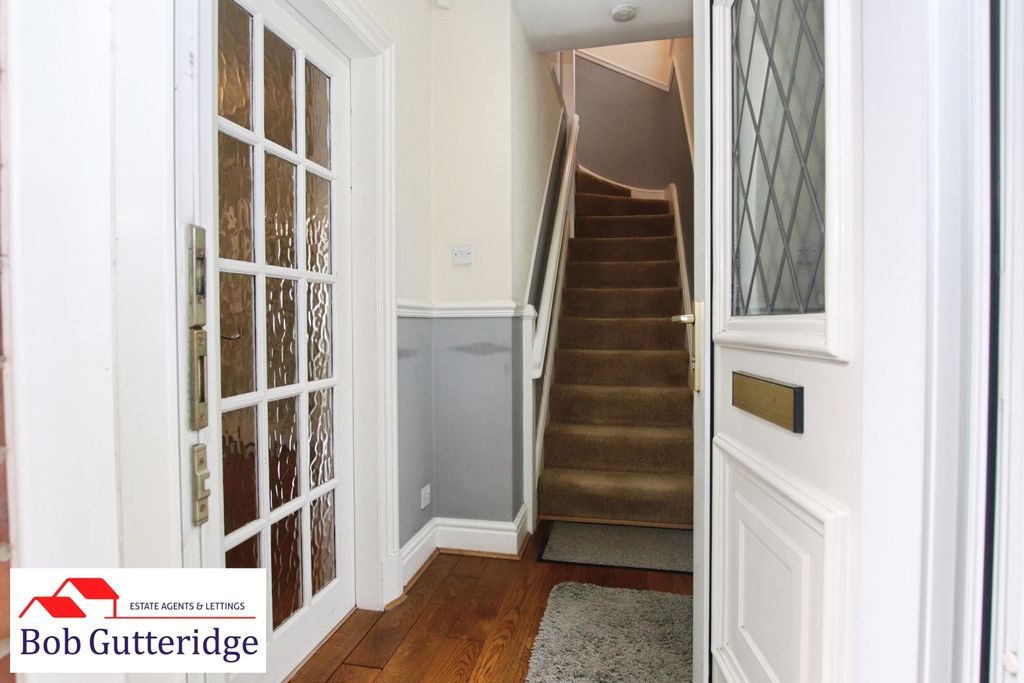 Property photo 2 of 33 Entrance Hallway