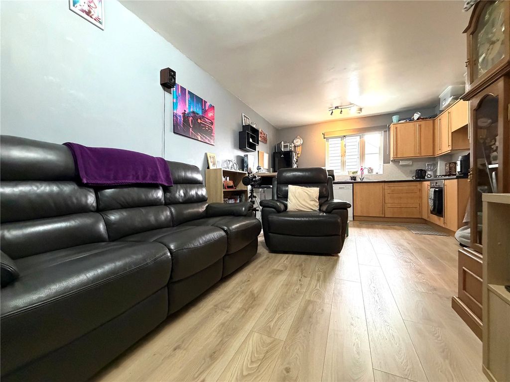 Property photo 3 of 15 Picture No. 21