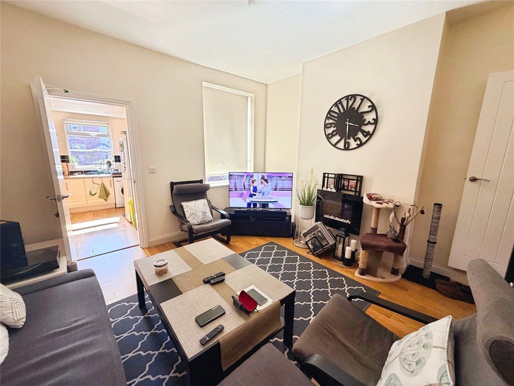 Property photo 3 of 12 Lounge