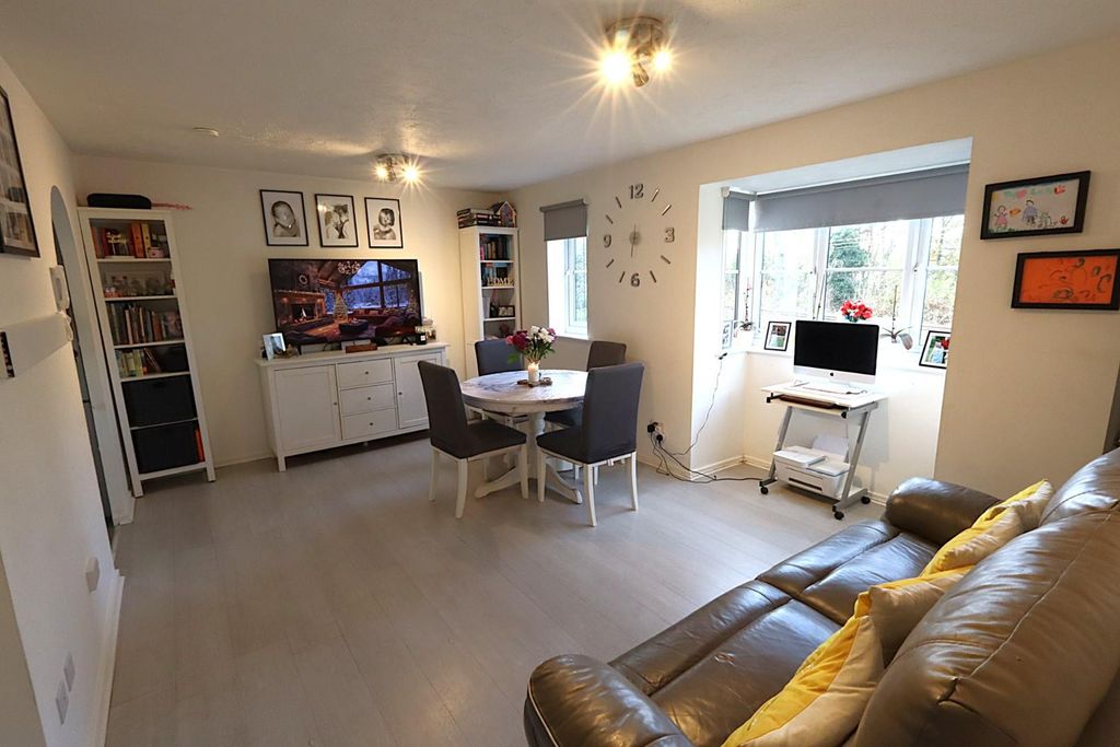 Property photo 2 of 9 Lounge/Diner