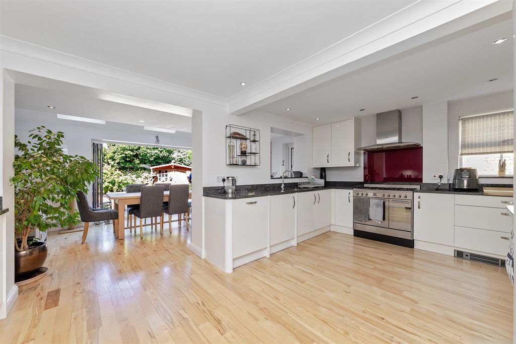 Property photo 2 of 21 18Princessdianadrive-32.Jpg
