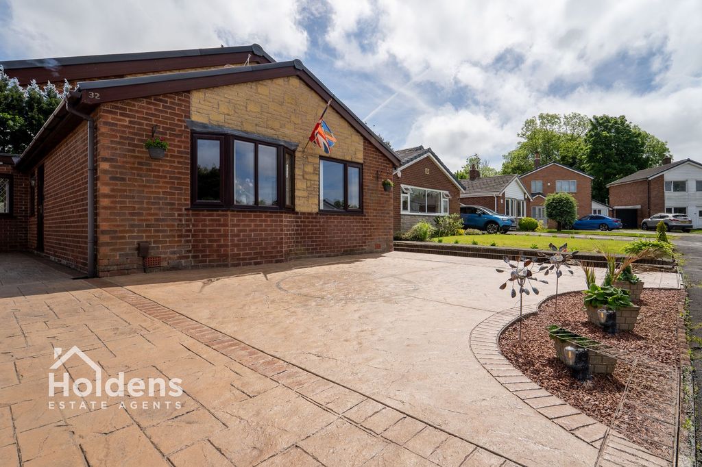 Property photo 1 of 32