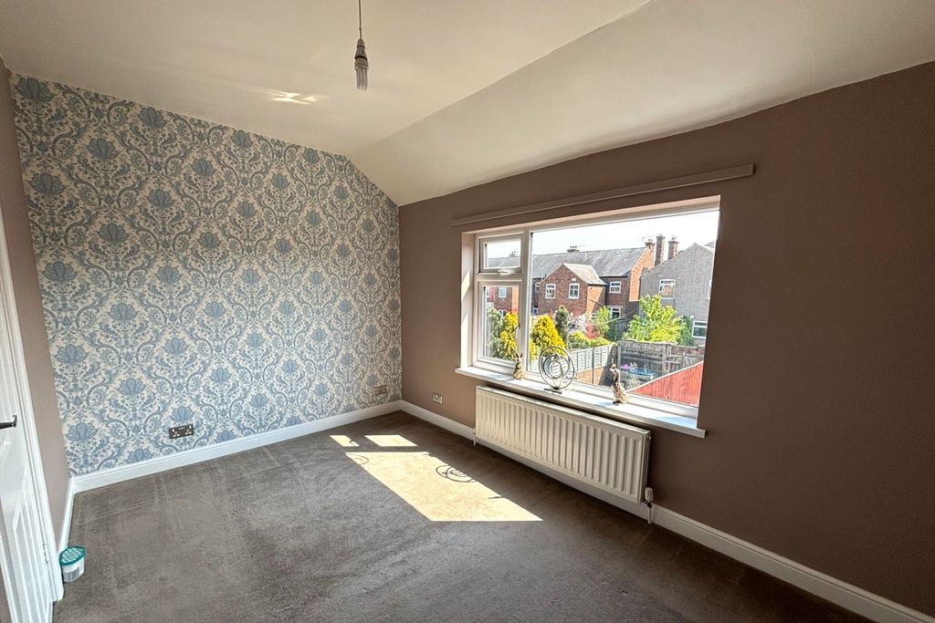 Property photo 2 of 10 Bedroom