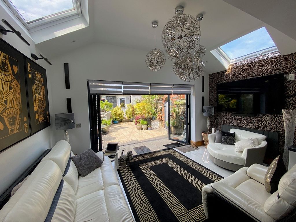 Property photo 3 of 20 ..