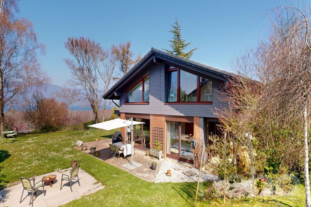 Property photo 3 of 12