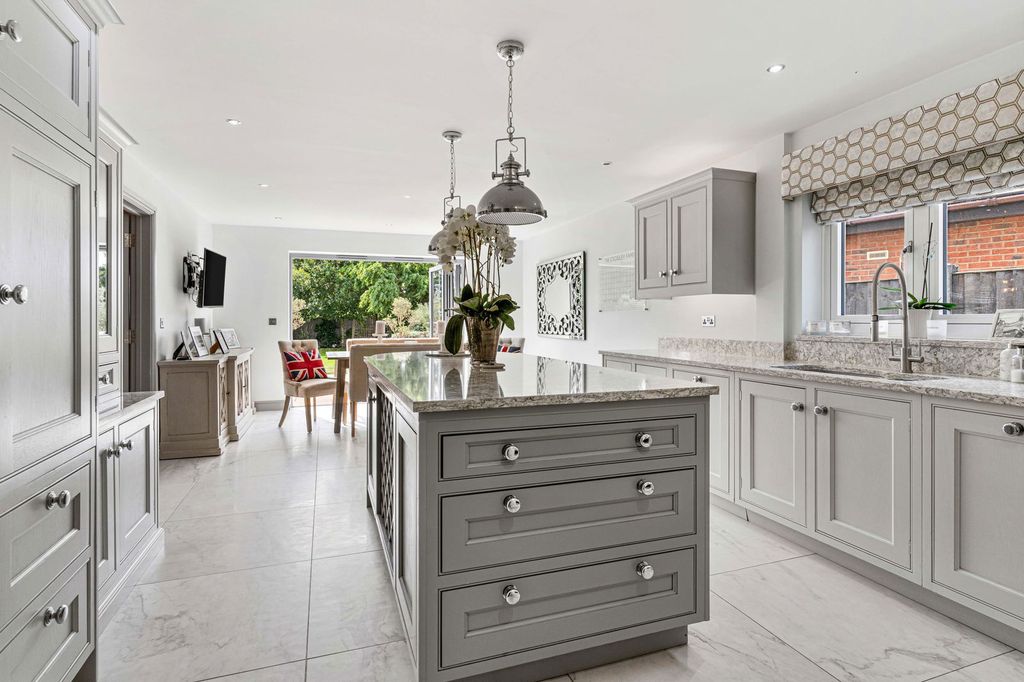 Property photo 2 of 62