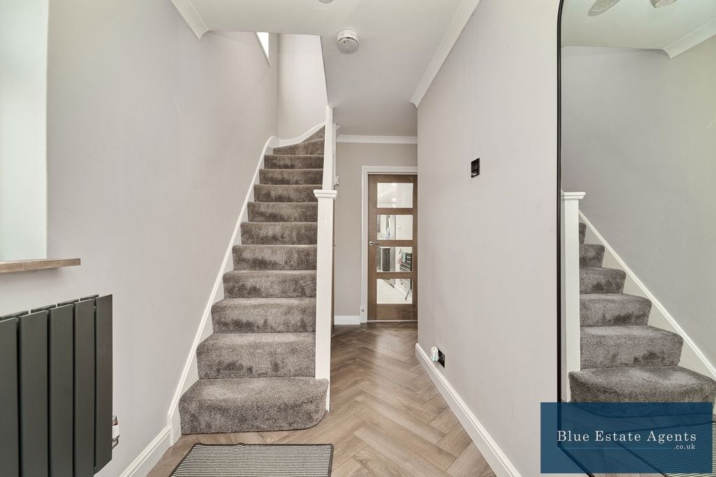 Property photo 3 of 22 Entrance