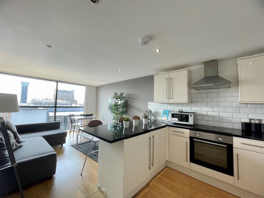 Property photo 3 of 10 Kitchen.Jpg