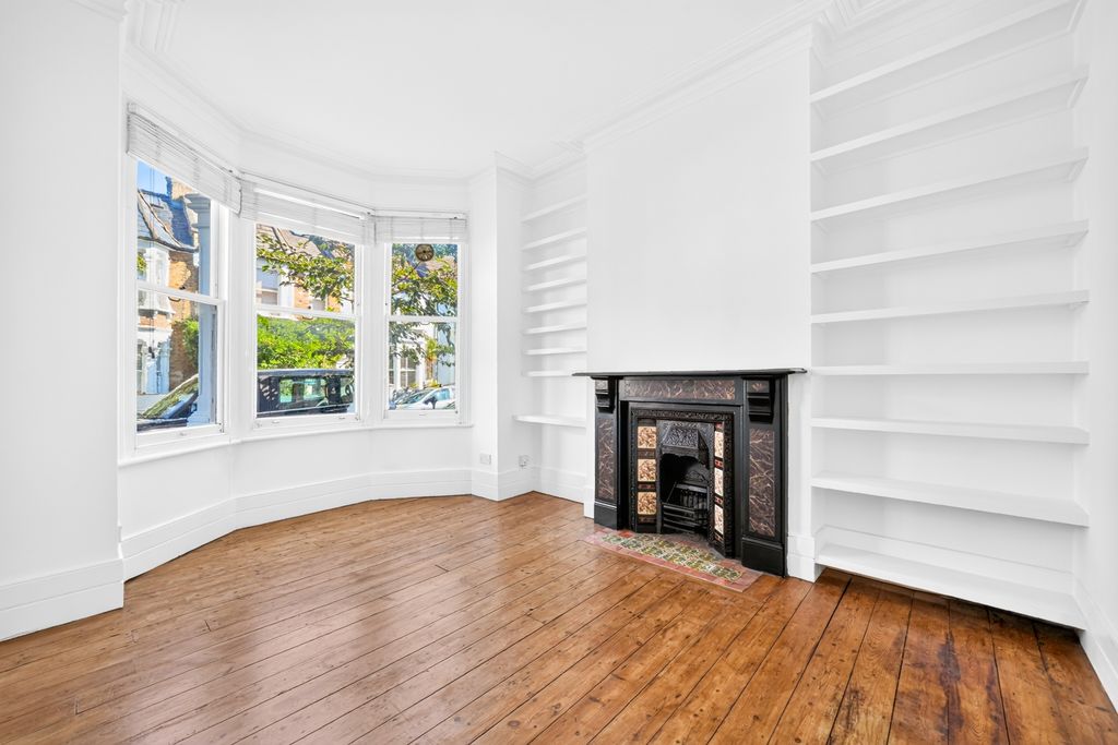 Property photo 2 of 18