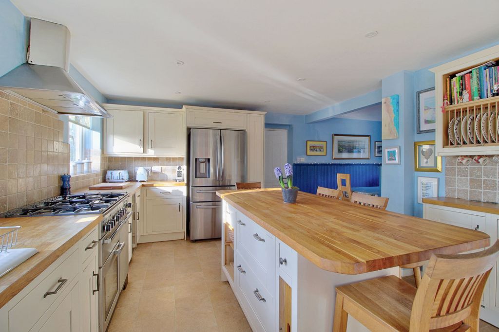 Property photo 3 of 20