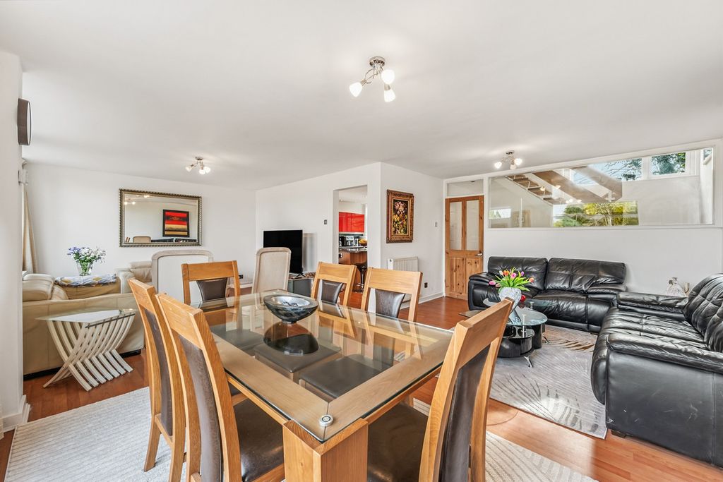 Property photo 2 of 21