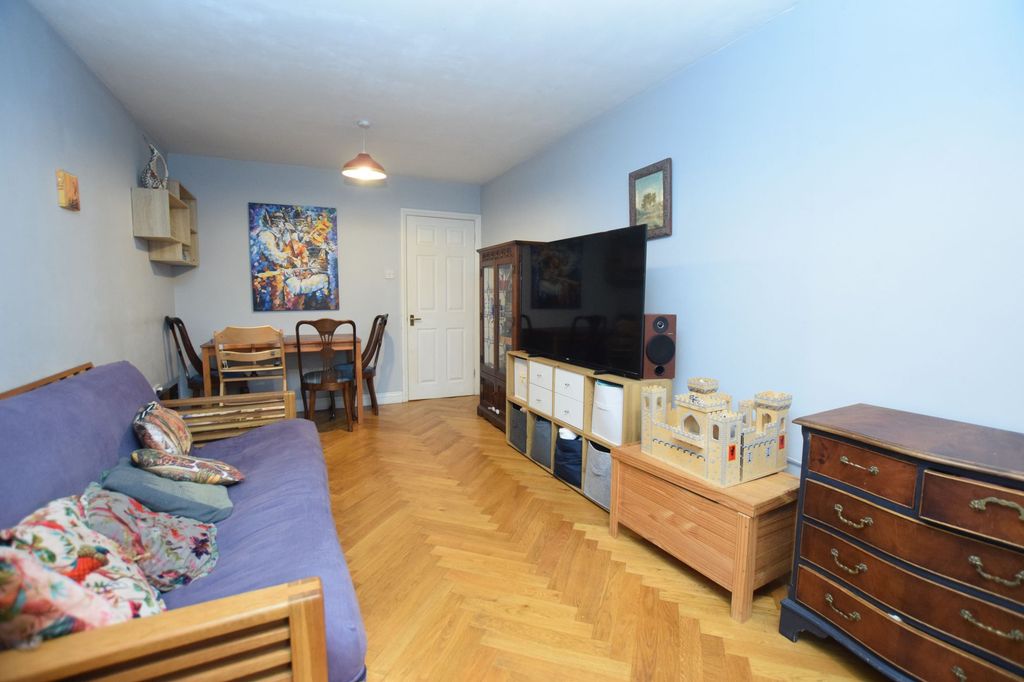 Property photo 3 of 7