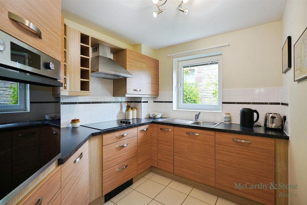 Property photo 3 of 19 Kitchen2Lc.Jpg