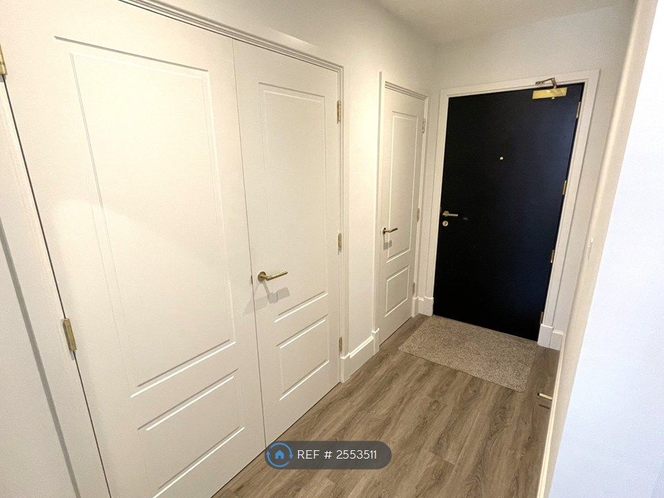 Property photo 3 of 14 Entrance Hallway