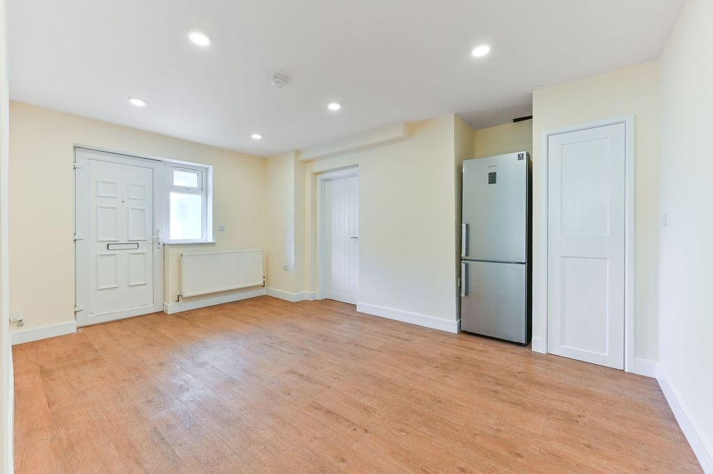 Property photo 2 of 7