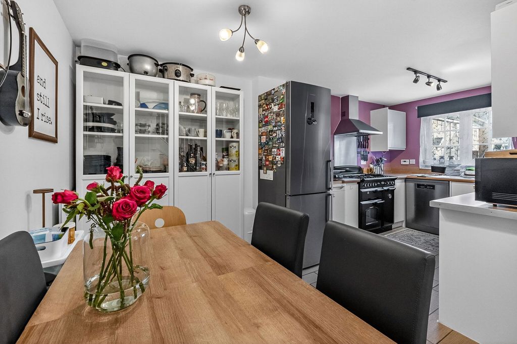 Property photo 3 of 27