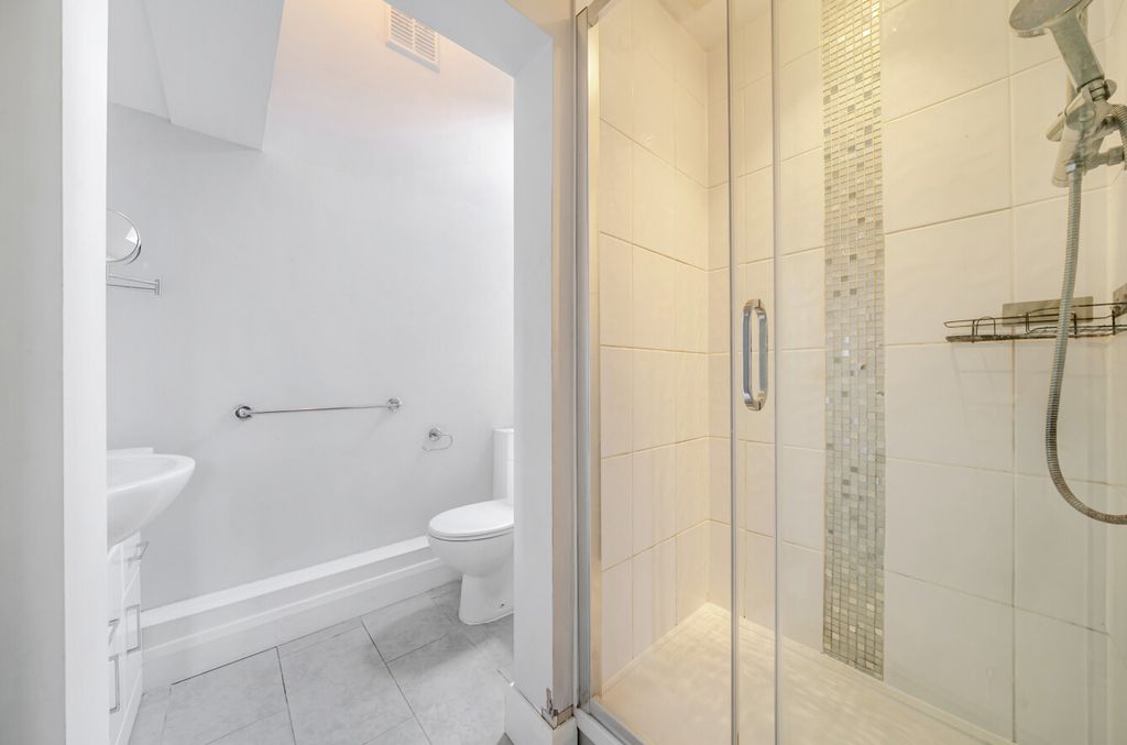 Additional image 12 of 2 bed flat for saleWilderness Road, Chislehurst, Kent BR7