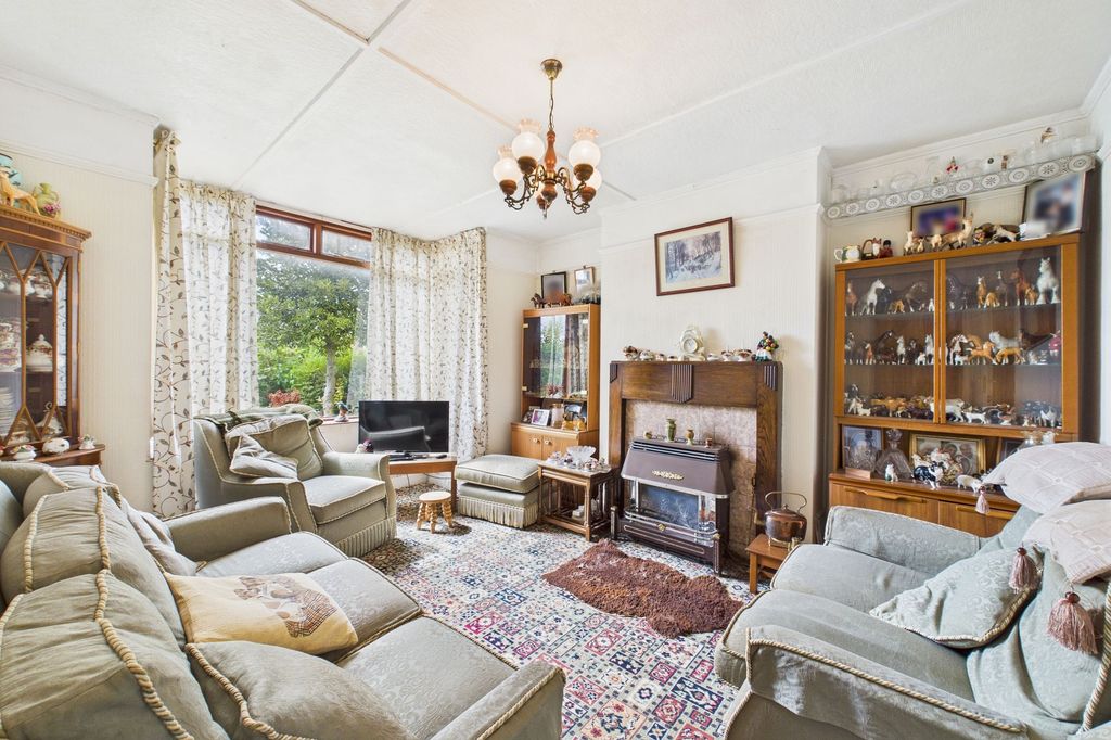 Property photo 2 of 11