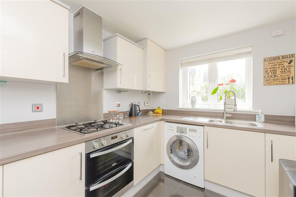 Property photo 3 of 12 Kitchen