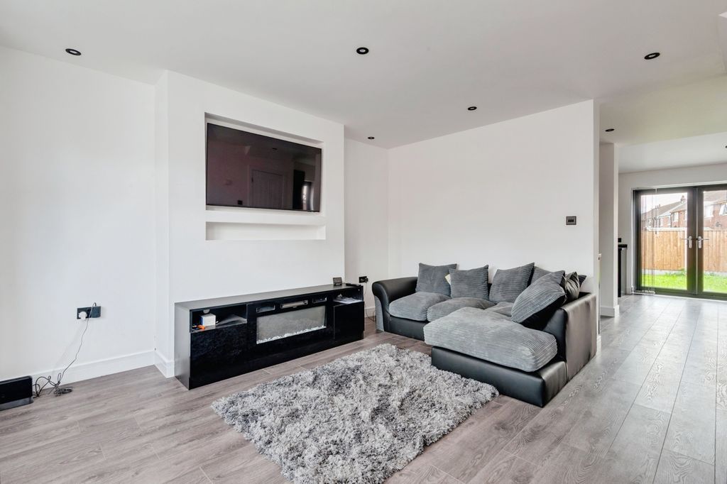Property photo 2 of 17 Pbox-Img.Jpg