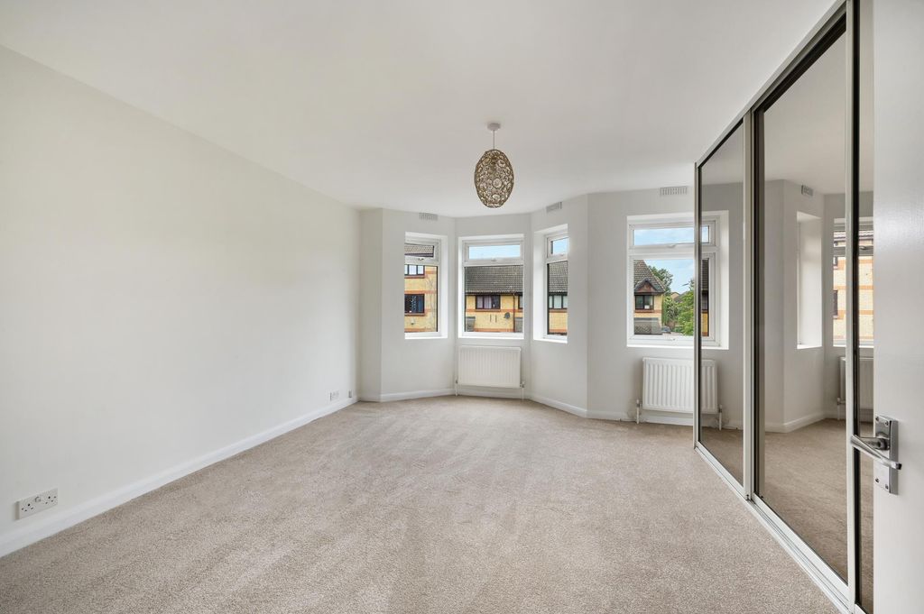Property photo 3 of 12