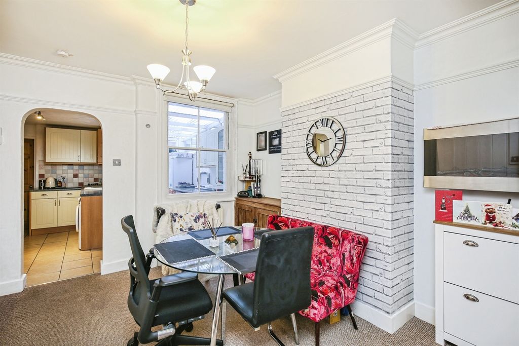 Property photo 3 of 16