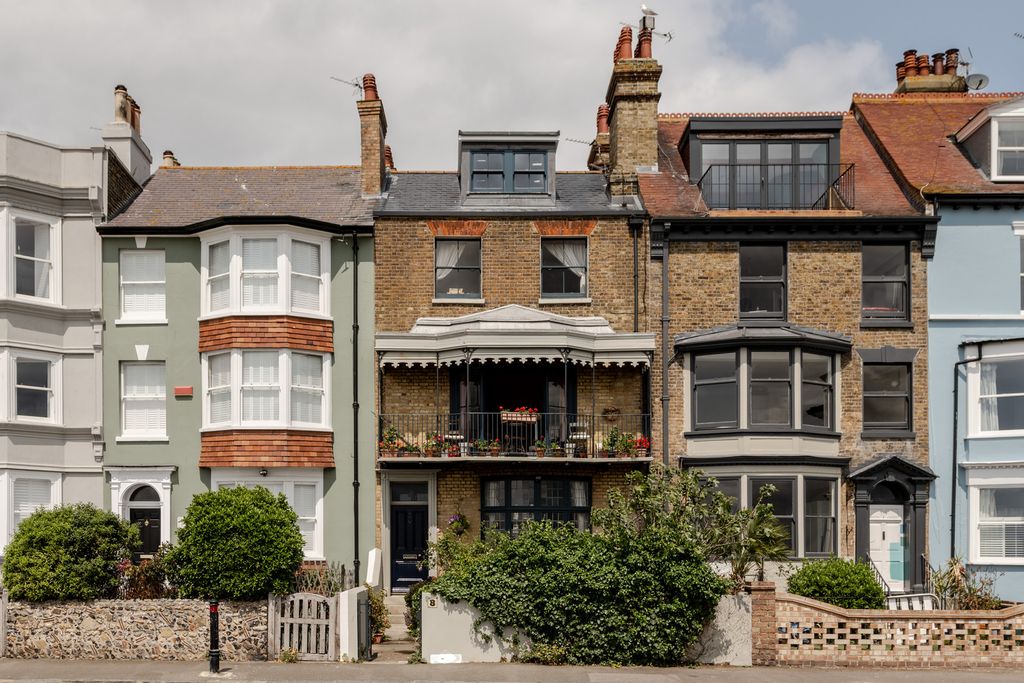 Property photo 2 of 32 290846 - Prospect-Terrace-Lead.Jpg