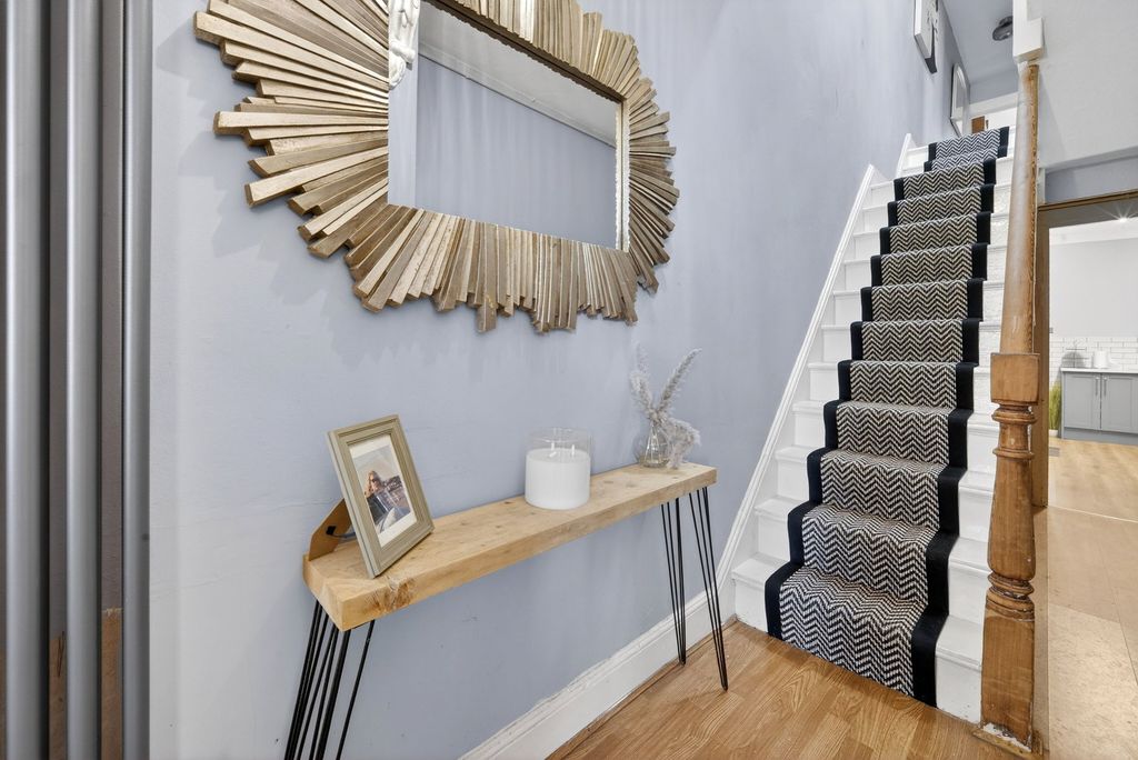 Property photo 2 of 35