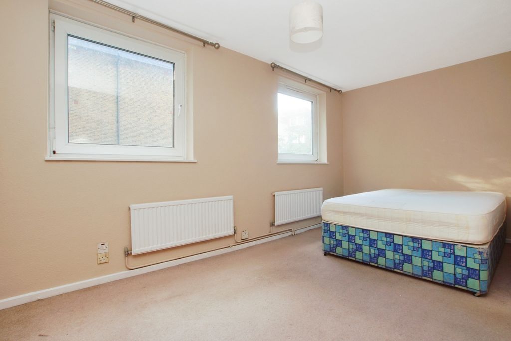 Property photo 3 of 7 Spring Gardens N5...