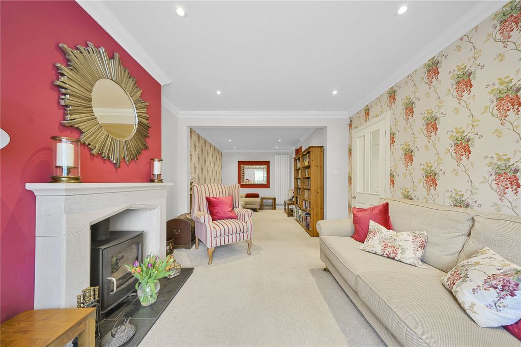 Property photo 3 of 34 Picture No. 02