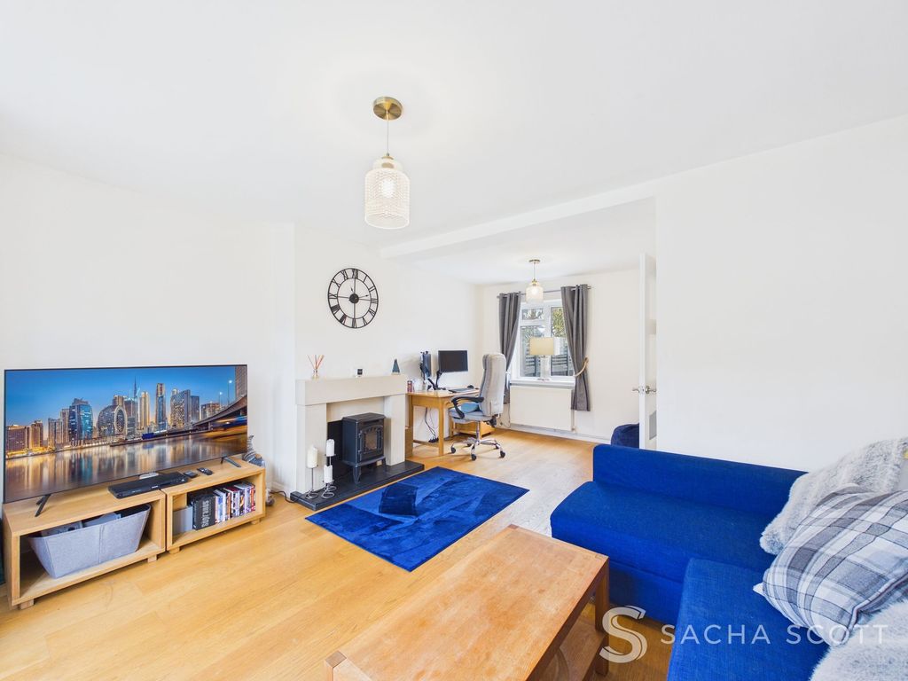 Property photo 3 of 28 Lounge Area