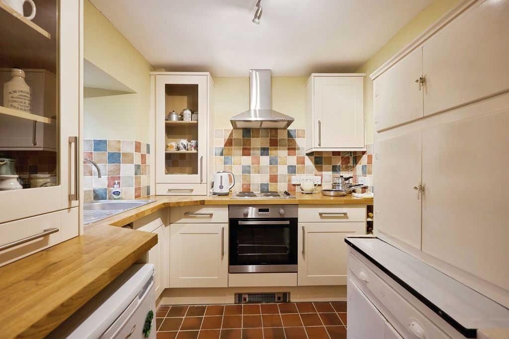 Property photo 2 of 17