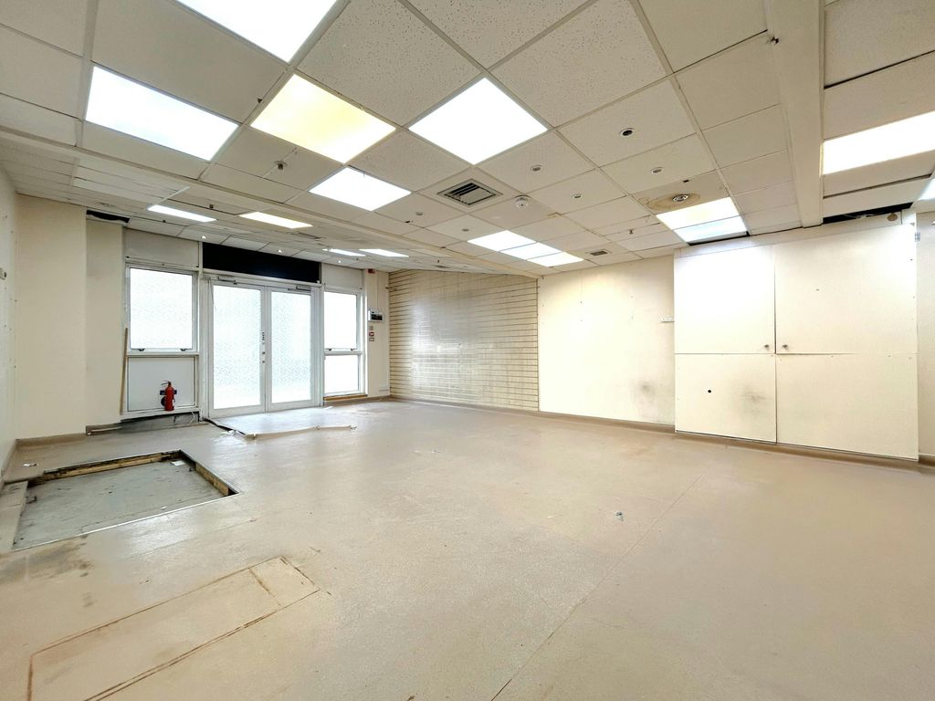 Property photo 3 of 8 Interior 2.Jpg