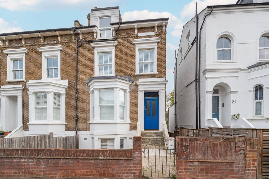 Property photo 2 of 19