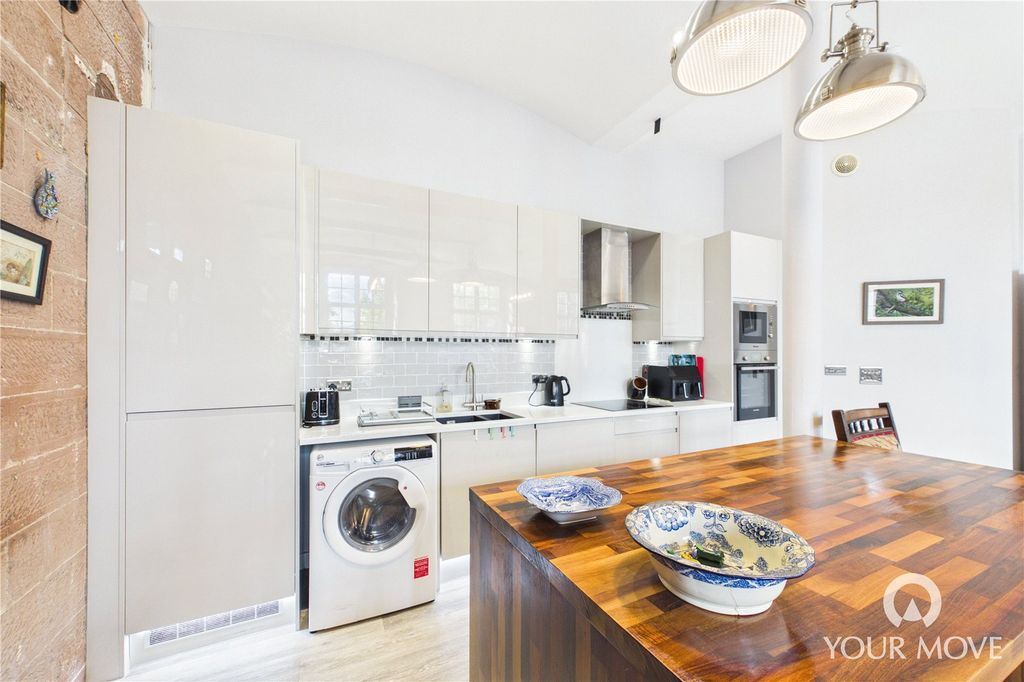 Property photo 2 of 19 Living/Kitchen/Diner