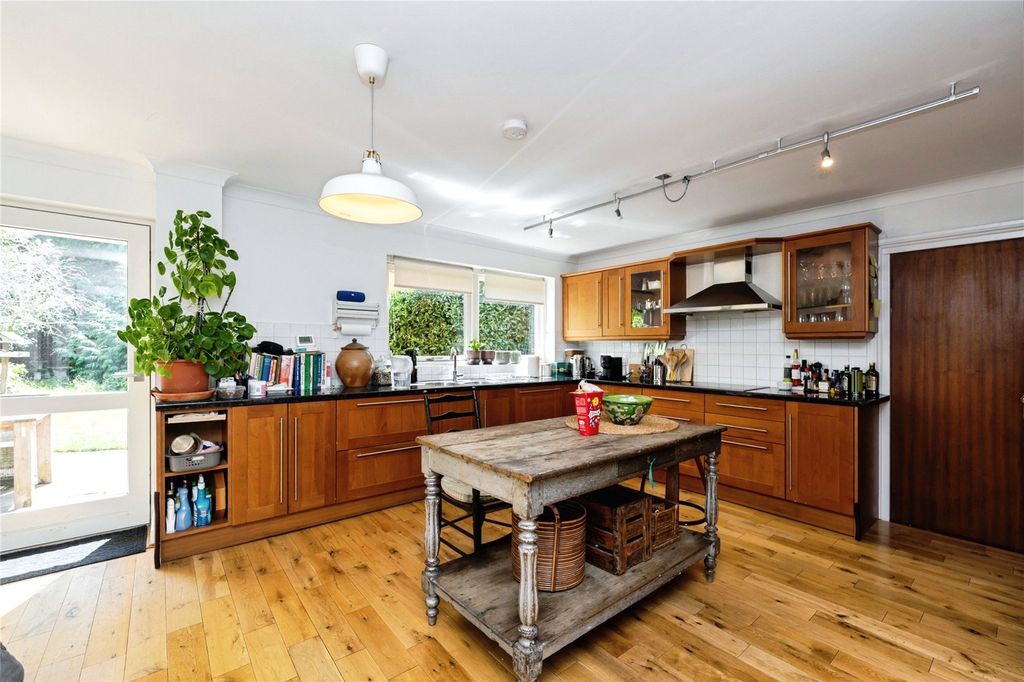 Property photo 2 of 24 Kitchen