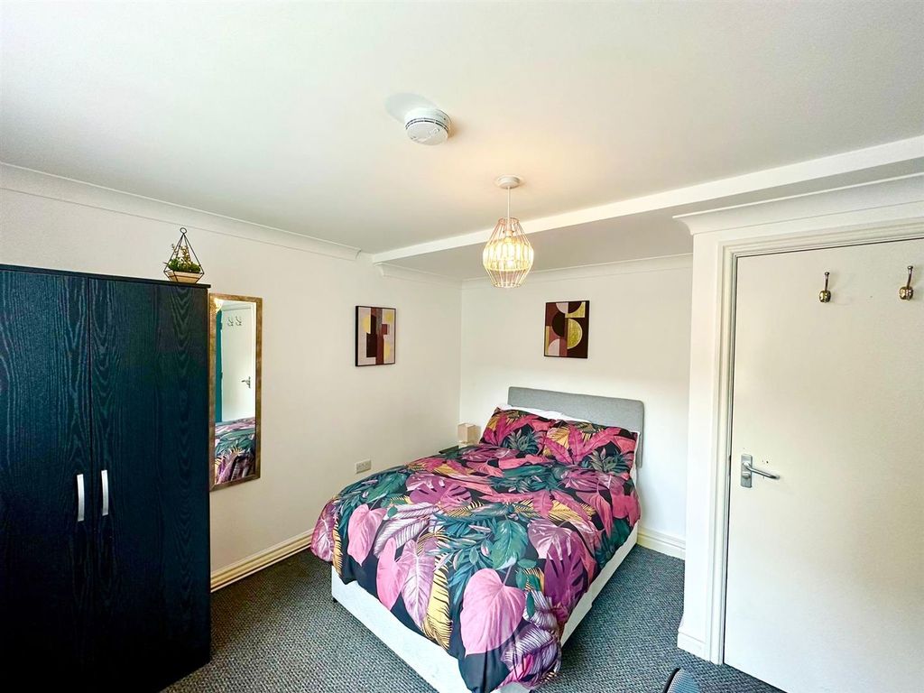 Property photo 2 of 3