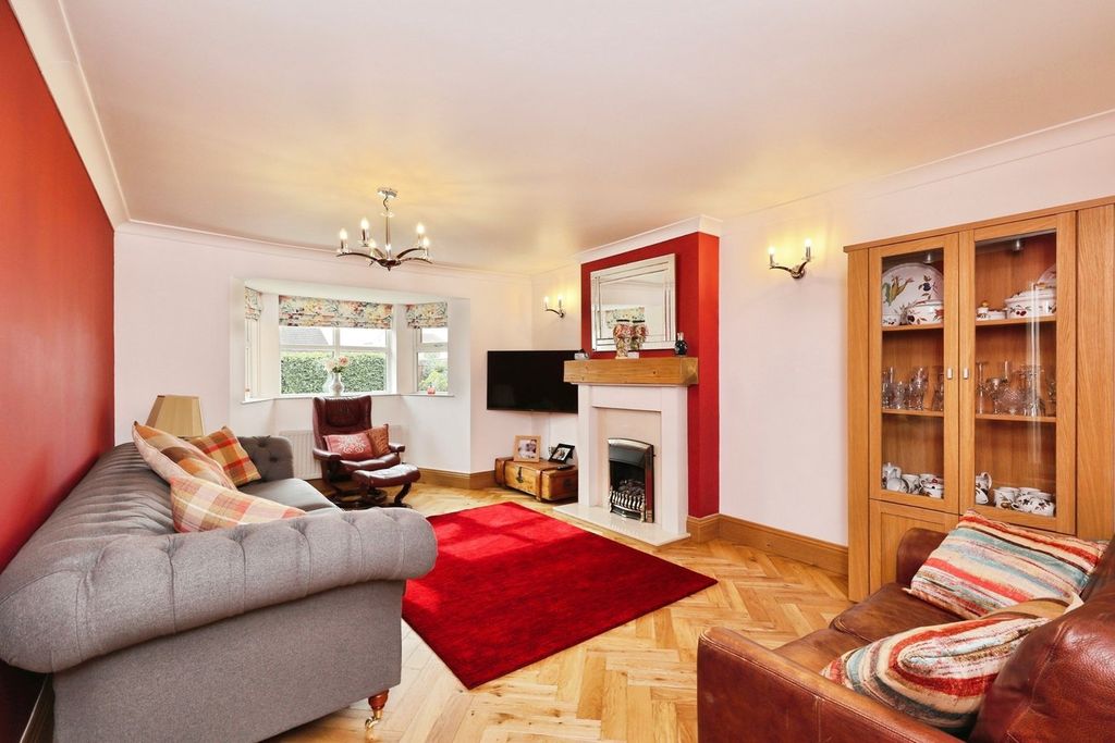 Property photo 2 of 34