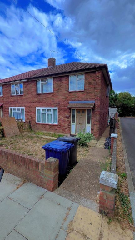 Property photo 1 of 1 3 Bed Semi-Detached House To Rent Hillary Road, Southall Ub2