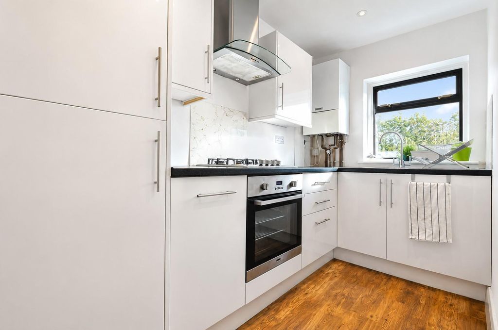 Property photo 3 of 7 Kitchen.Jpg