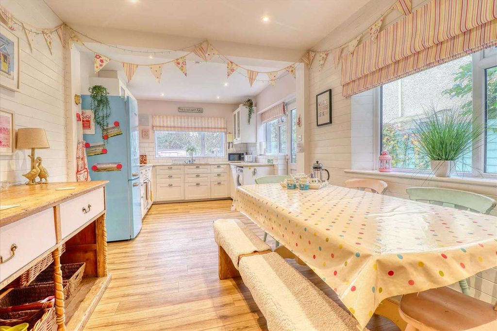 Property photo 2 of 14 Entrance Hall