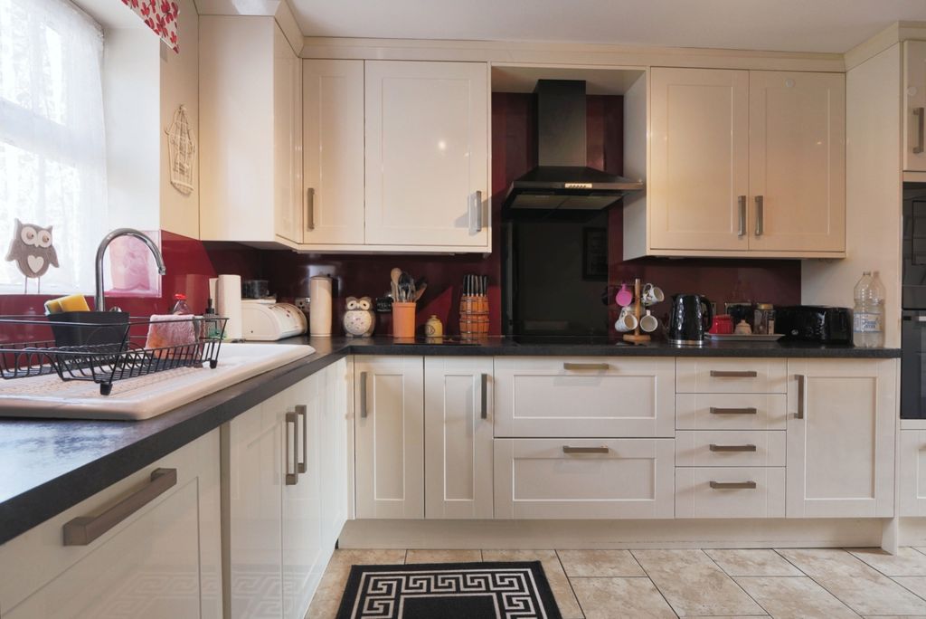 Property photo 2 of 32 3978487